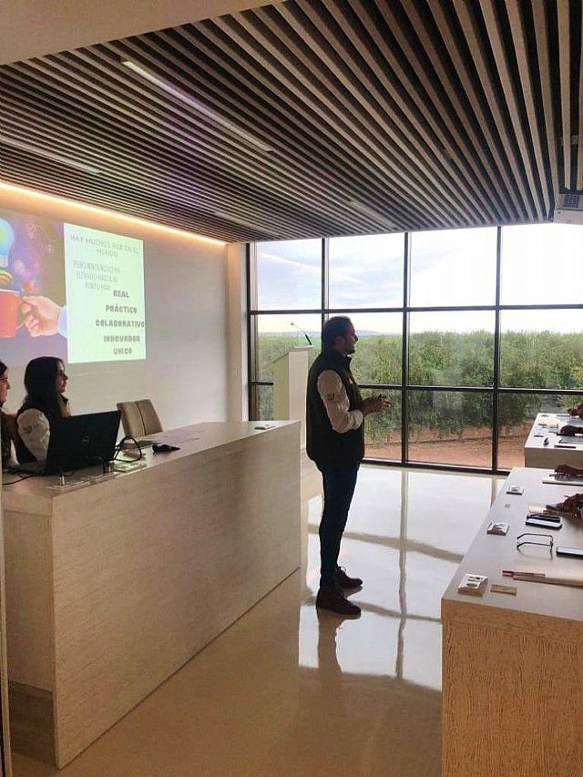  Rural Innovation Hub: Galpagro